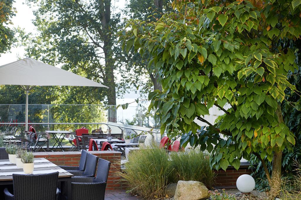 Hotel Kleines Meer Waren  Exterior photo