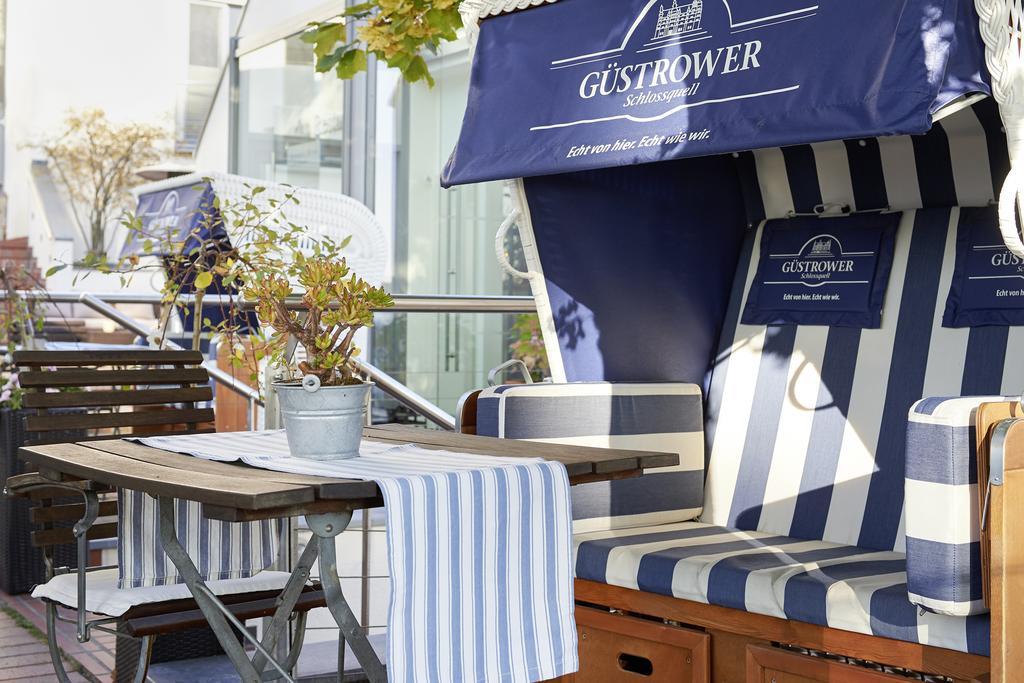 Hotel Kleines Meer Waren  Exterior photo