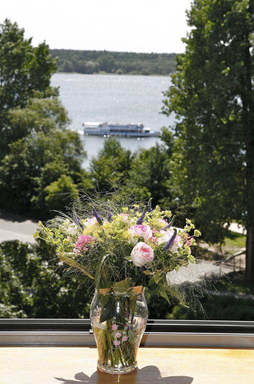 Hotel Kleines Meer Waren  Exterior photo