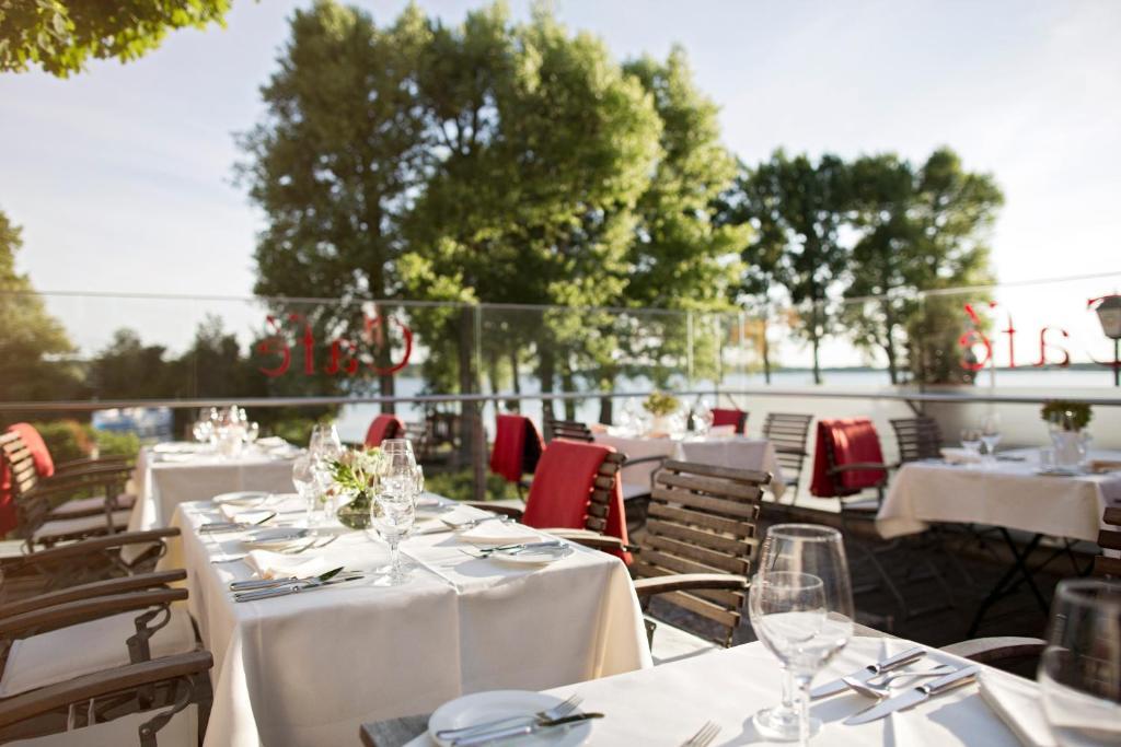 Hotel Kleines Meer Waren  Exterior photo