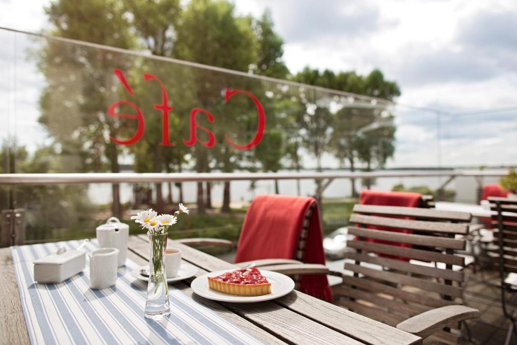 Hotel Kleines Meer Waren  Exterior photo